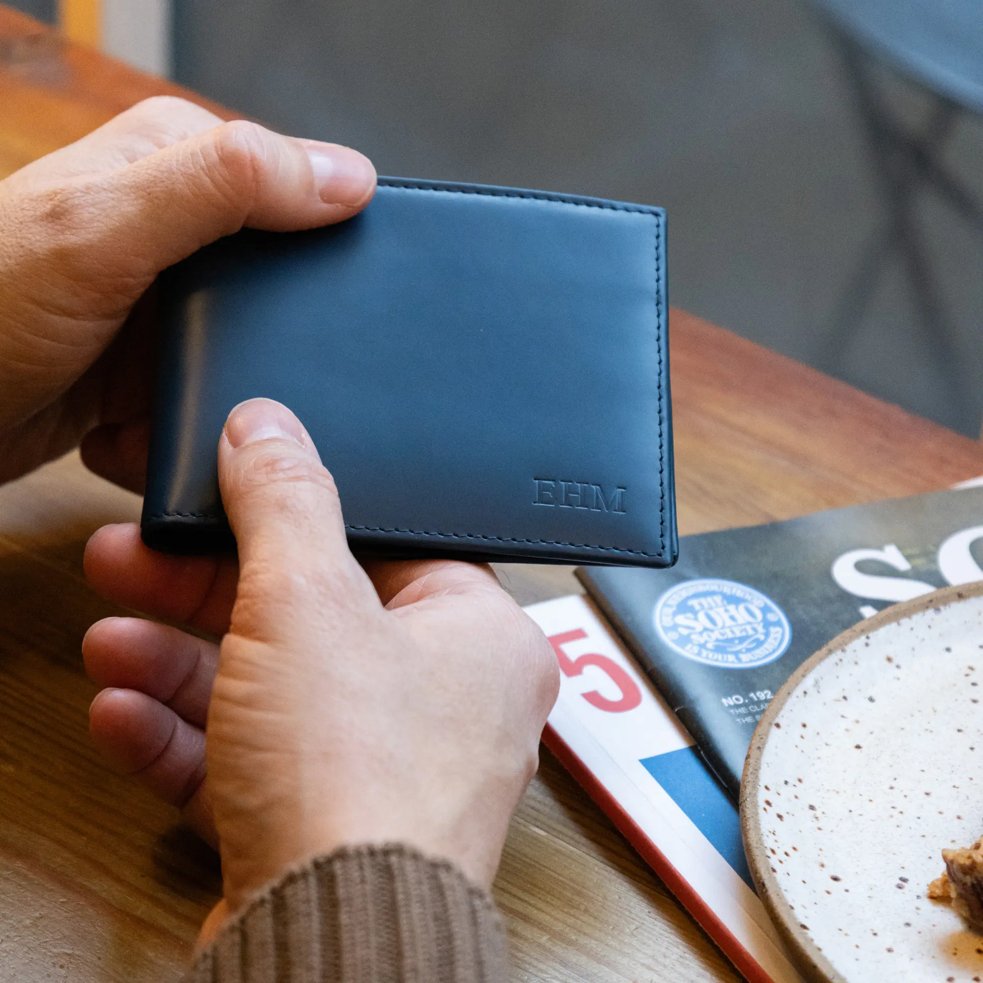 Bridle Hide Billfold Wallet with 6 C/C - Image 15