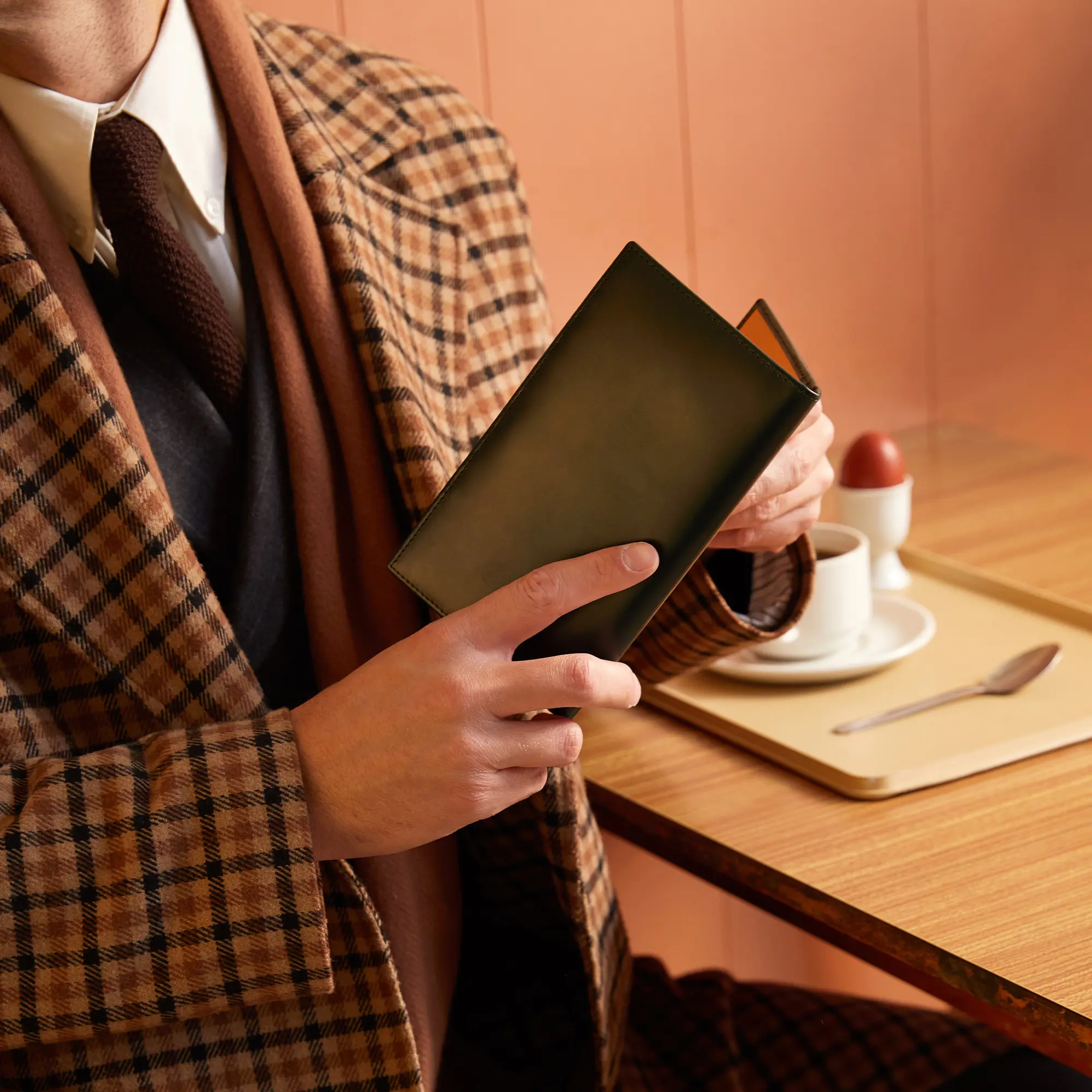 Bridle Hide Coat Wallet with 20 C/C - Image 10