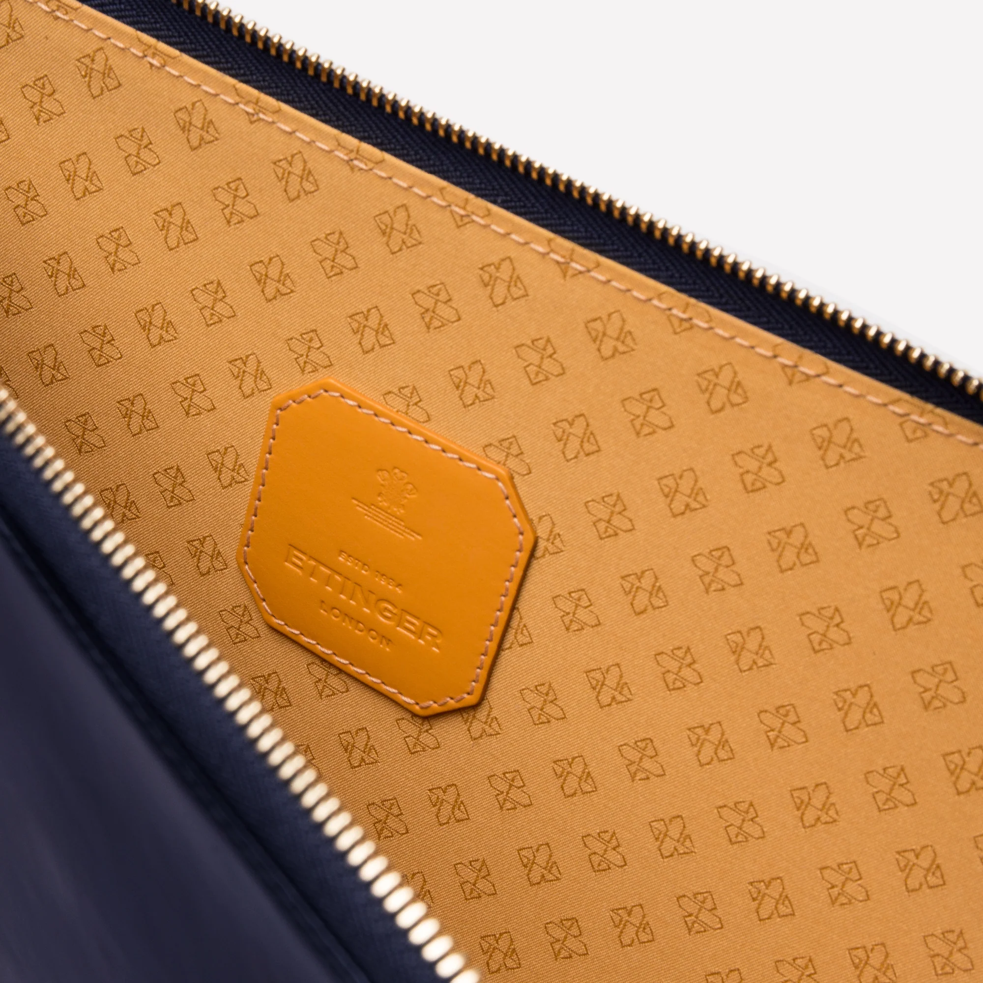 Bridle Hide Medium Zip Pouch - Image 21
