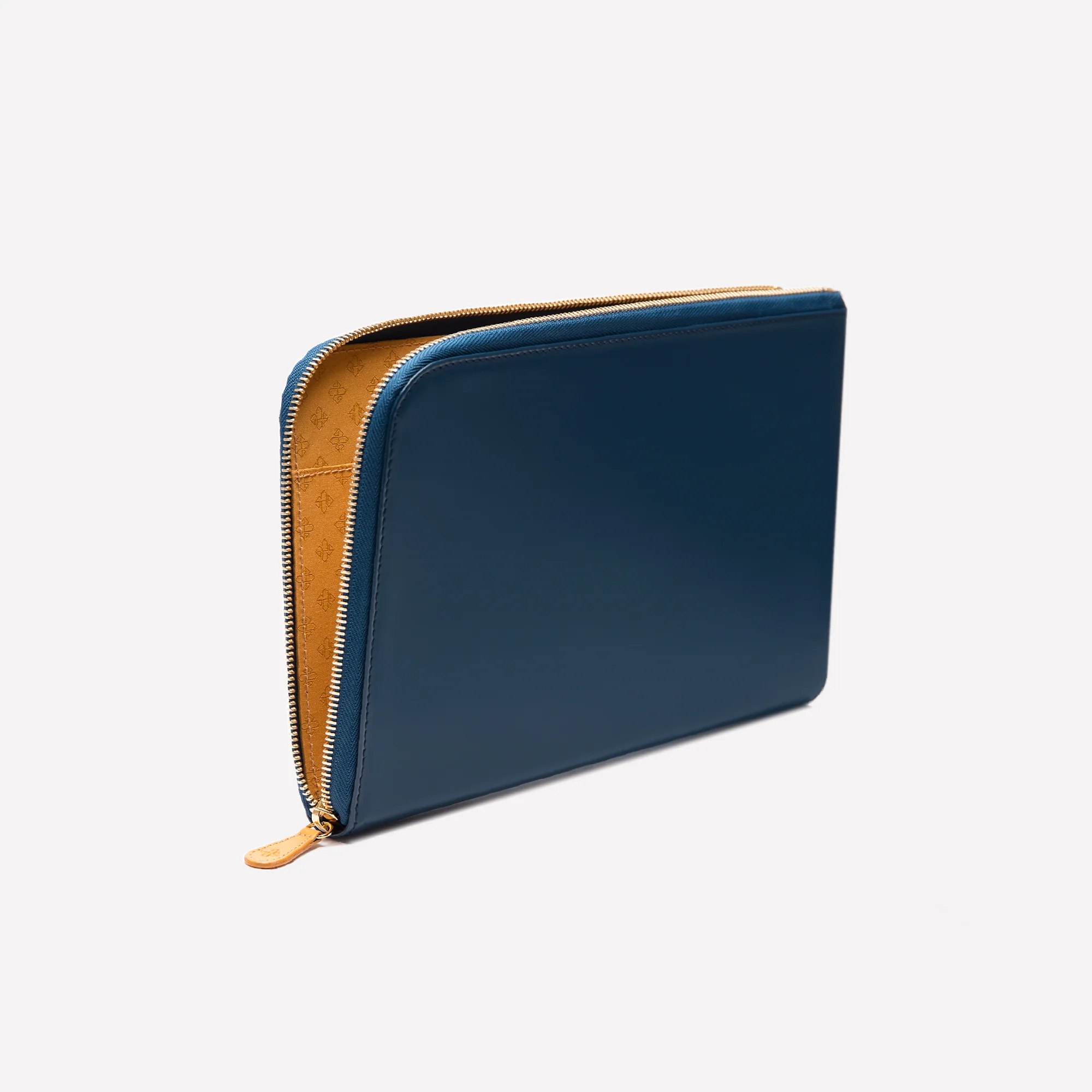 Bridle Hide Medium Zip Pouch - Image 24