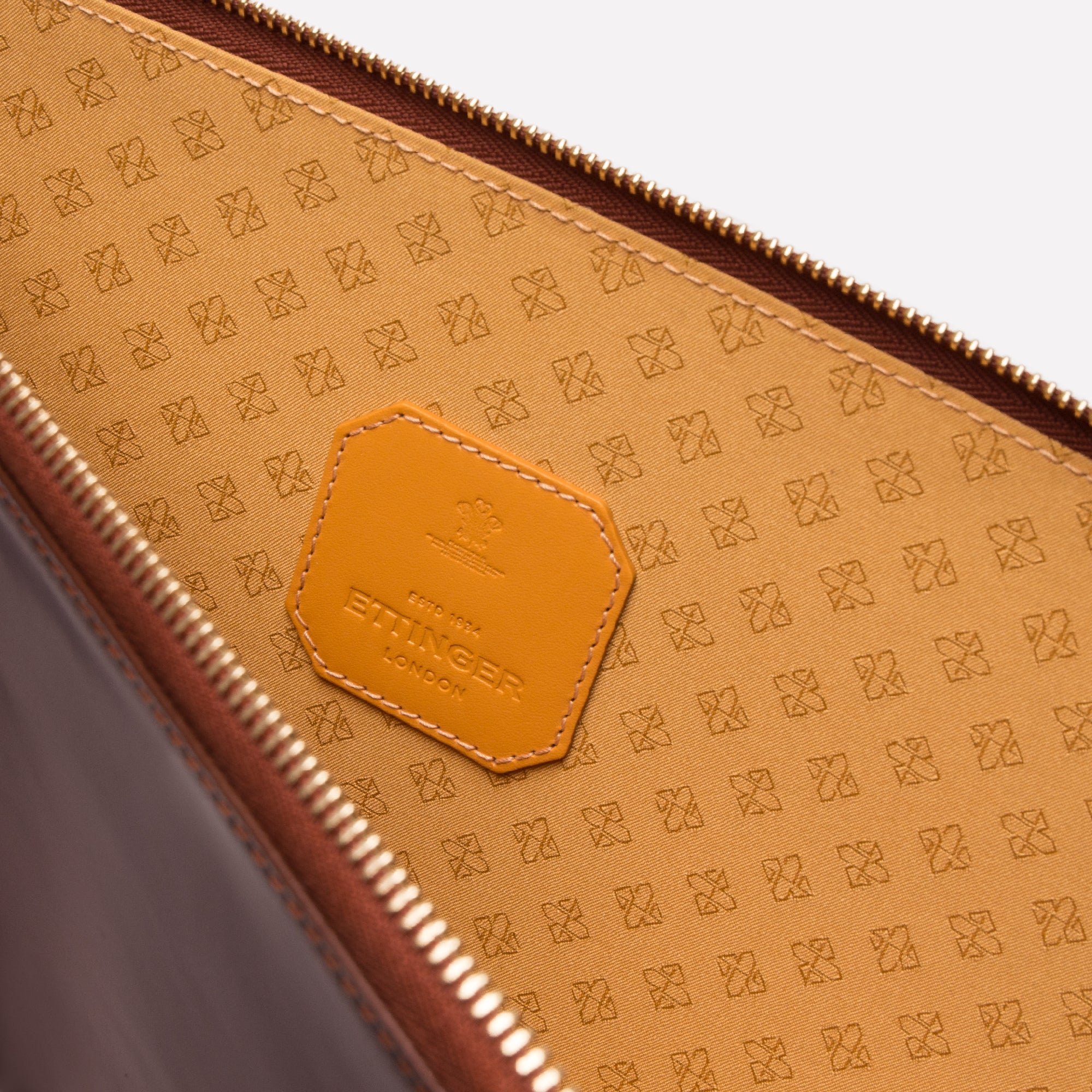 Bridle Hide Medium Zip Pouch - Image 4
