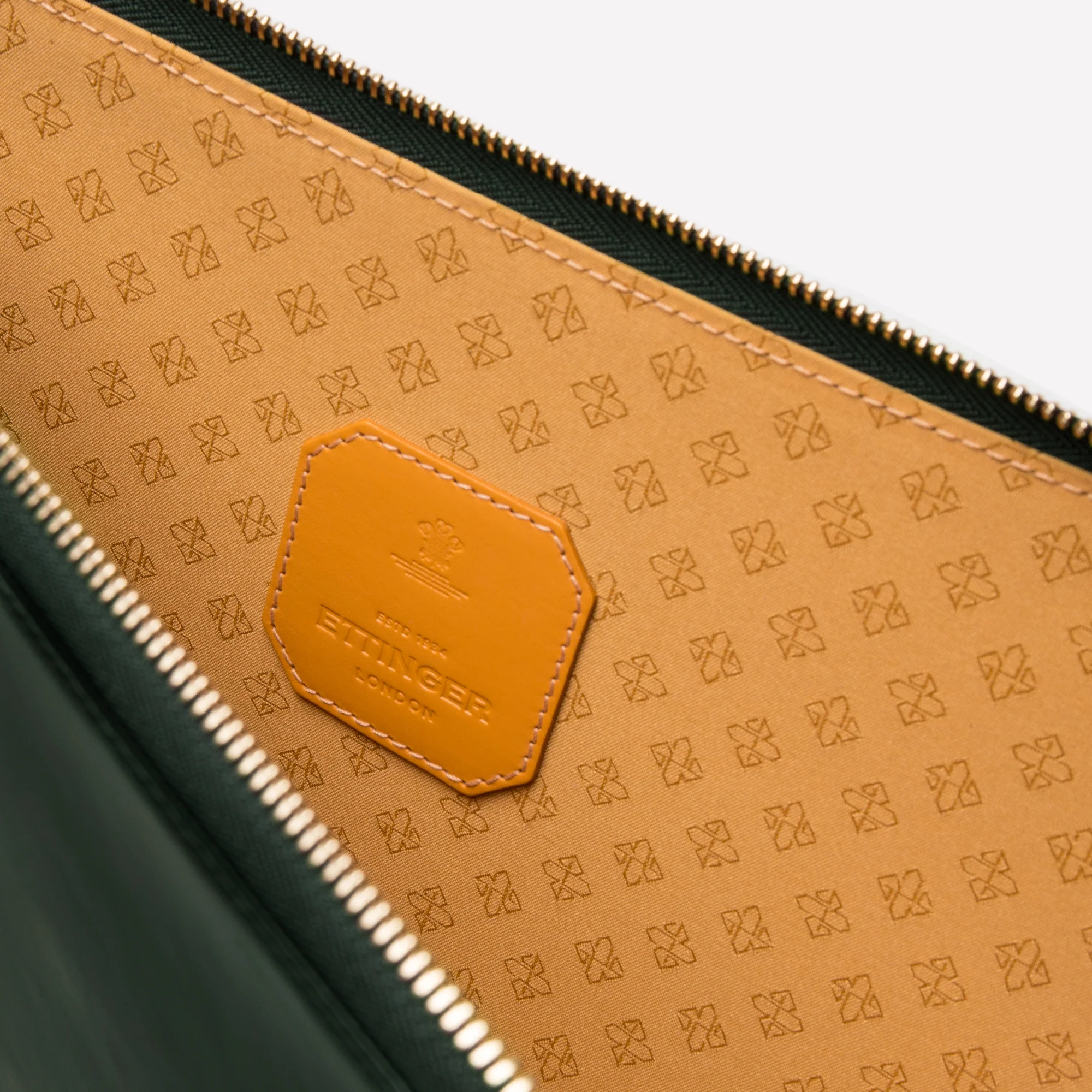 Bridle Hide Medium Zip Pouch - Image 8