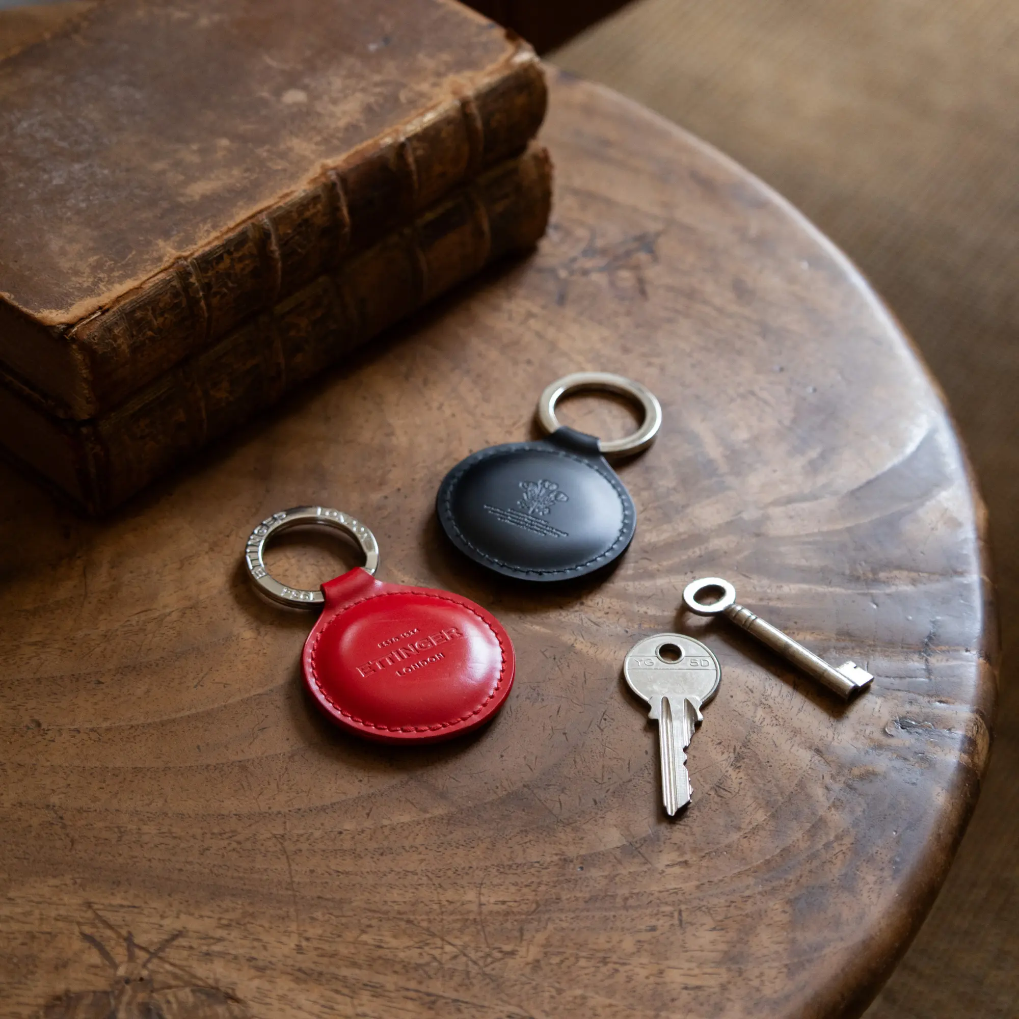 Bridle Hide Round Key Fob - Image 8