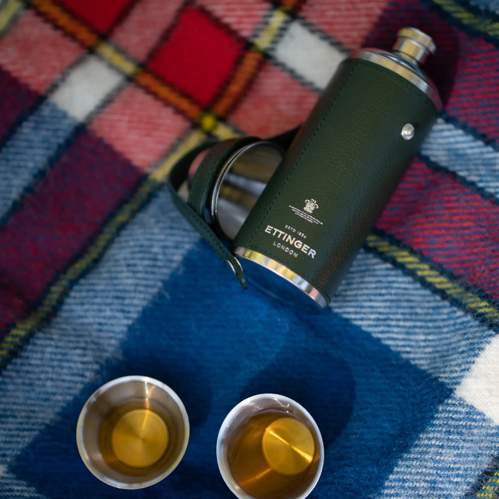 Capra 8oz Hunter Flask with 4 Cups - Image 19