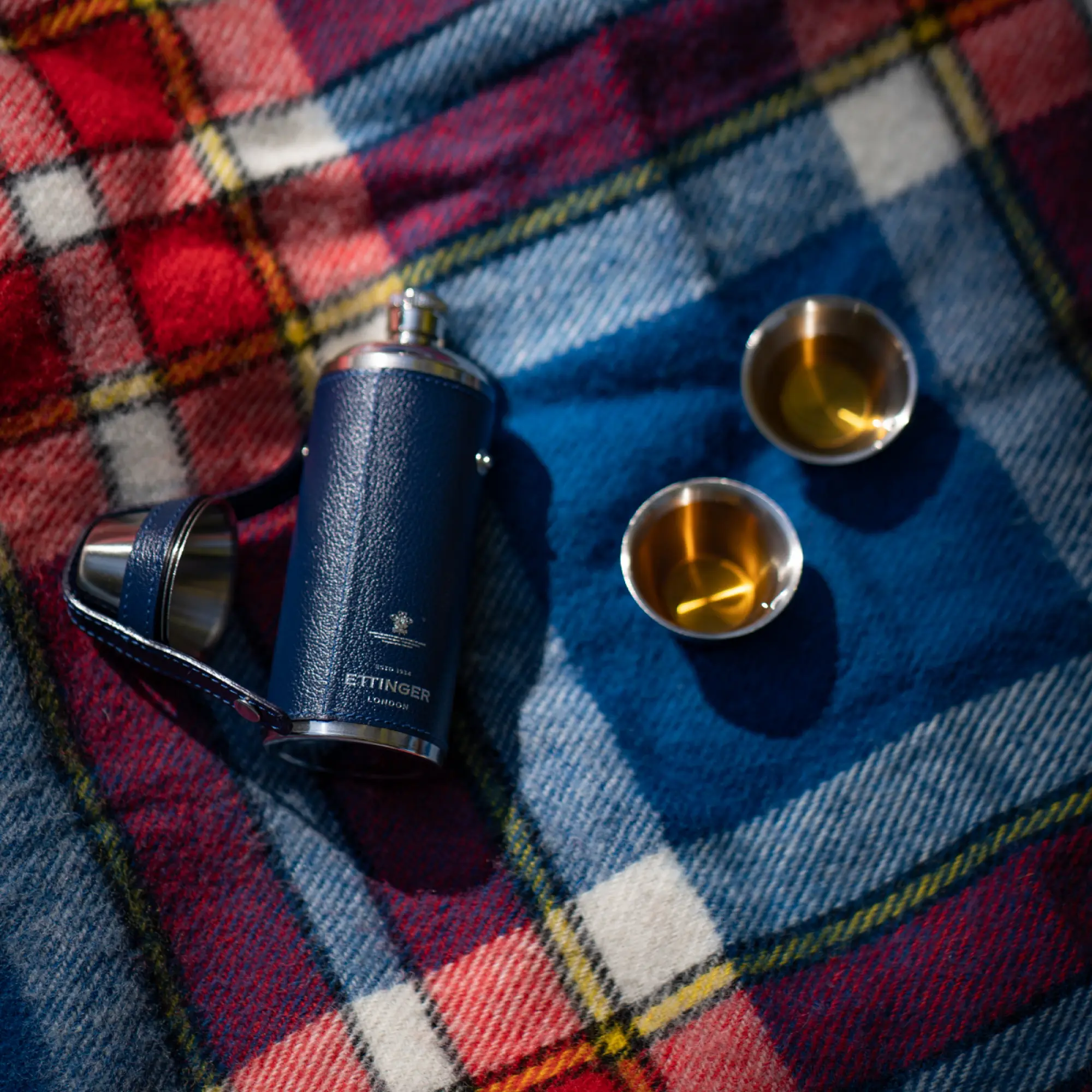 Capra 8oz Hunter Flask with 4 Cups - Image 4