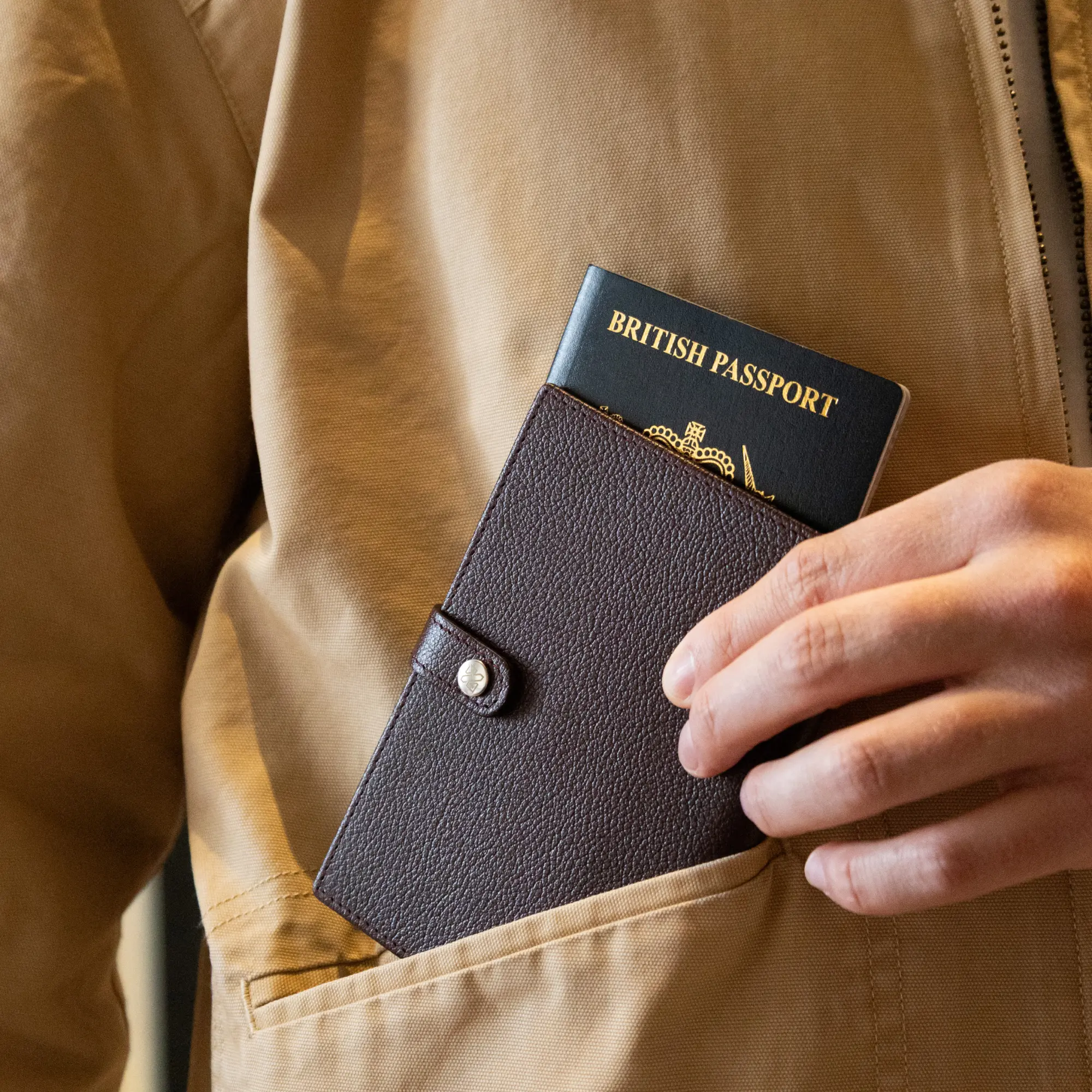 Capra AirTag Passport Case - Image 15