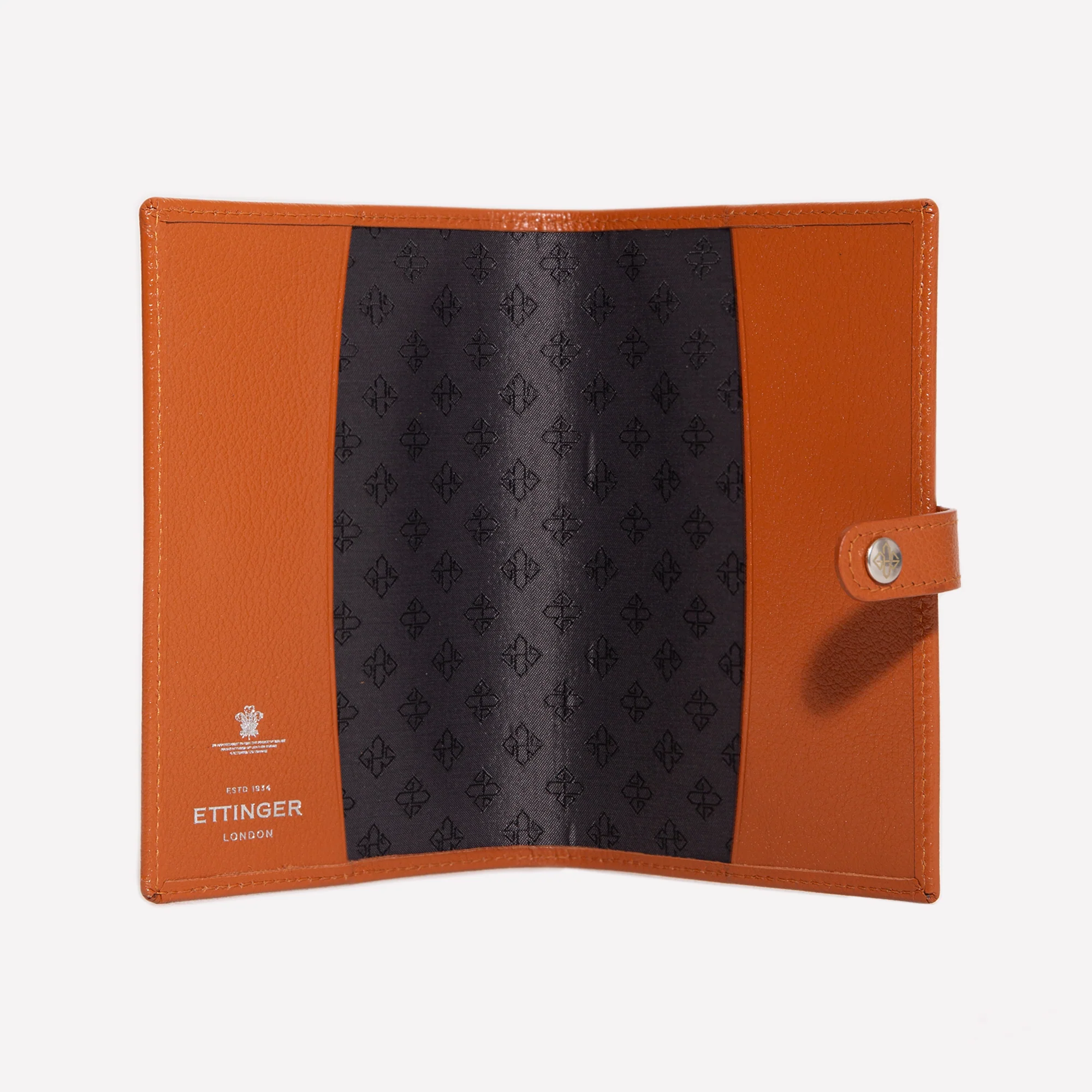 Capra AirTag Passport Case - Image 18