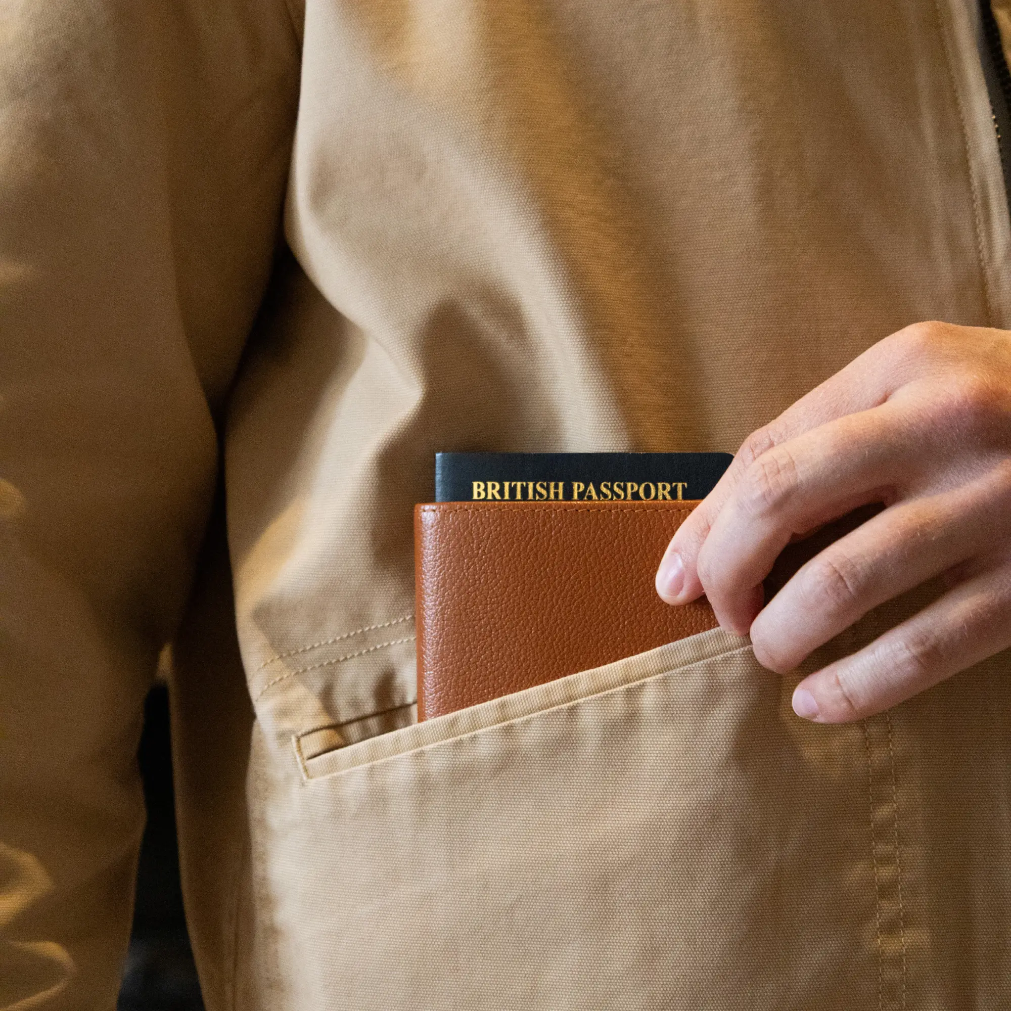 Capra AirTag Passport Case - Image 20