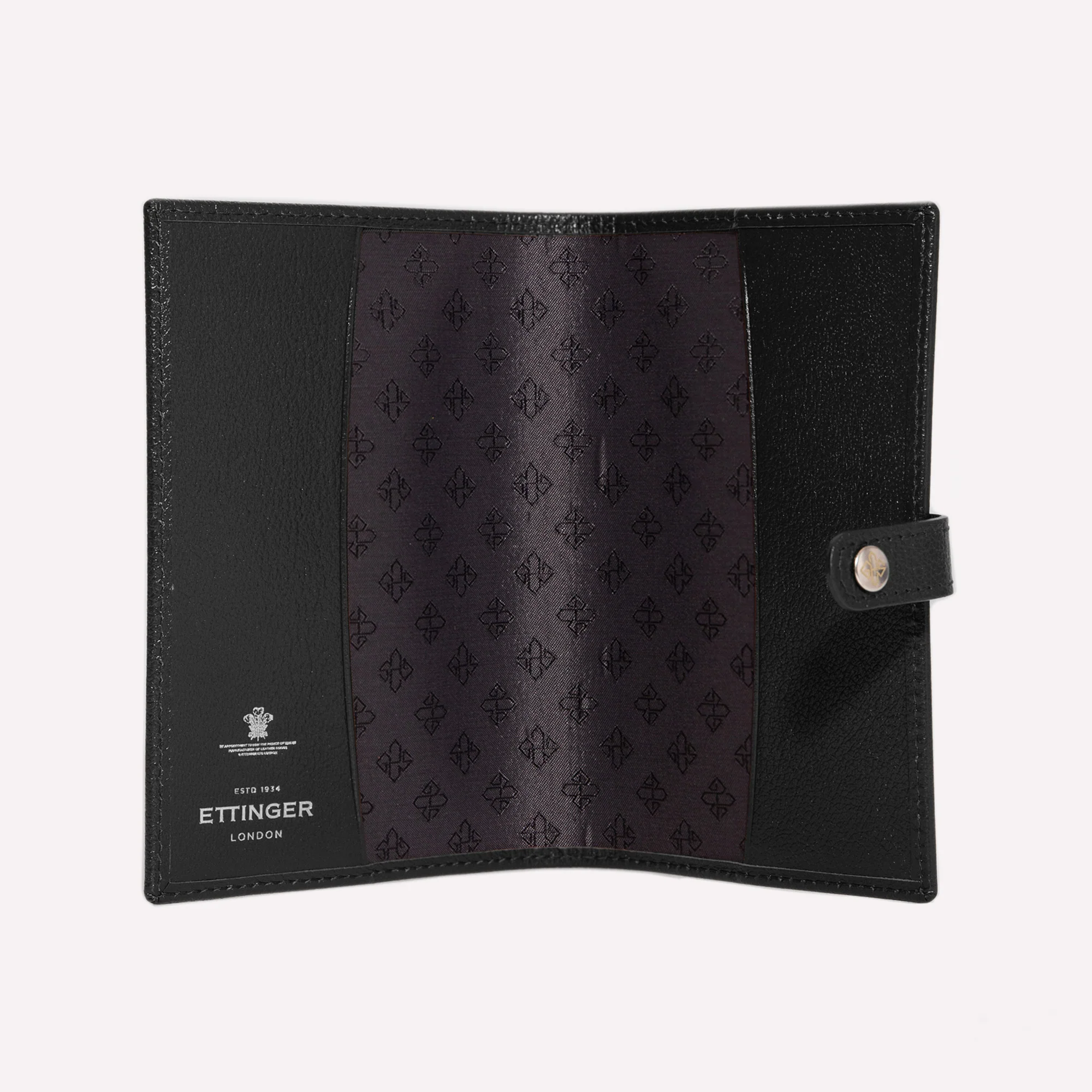 Capra AirTag Passport Case - Image 3