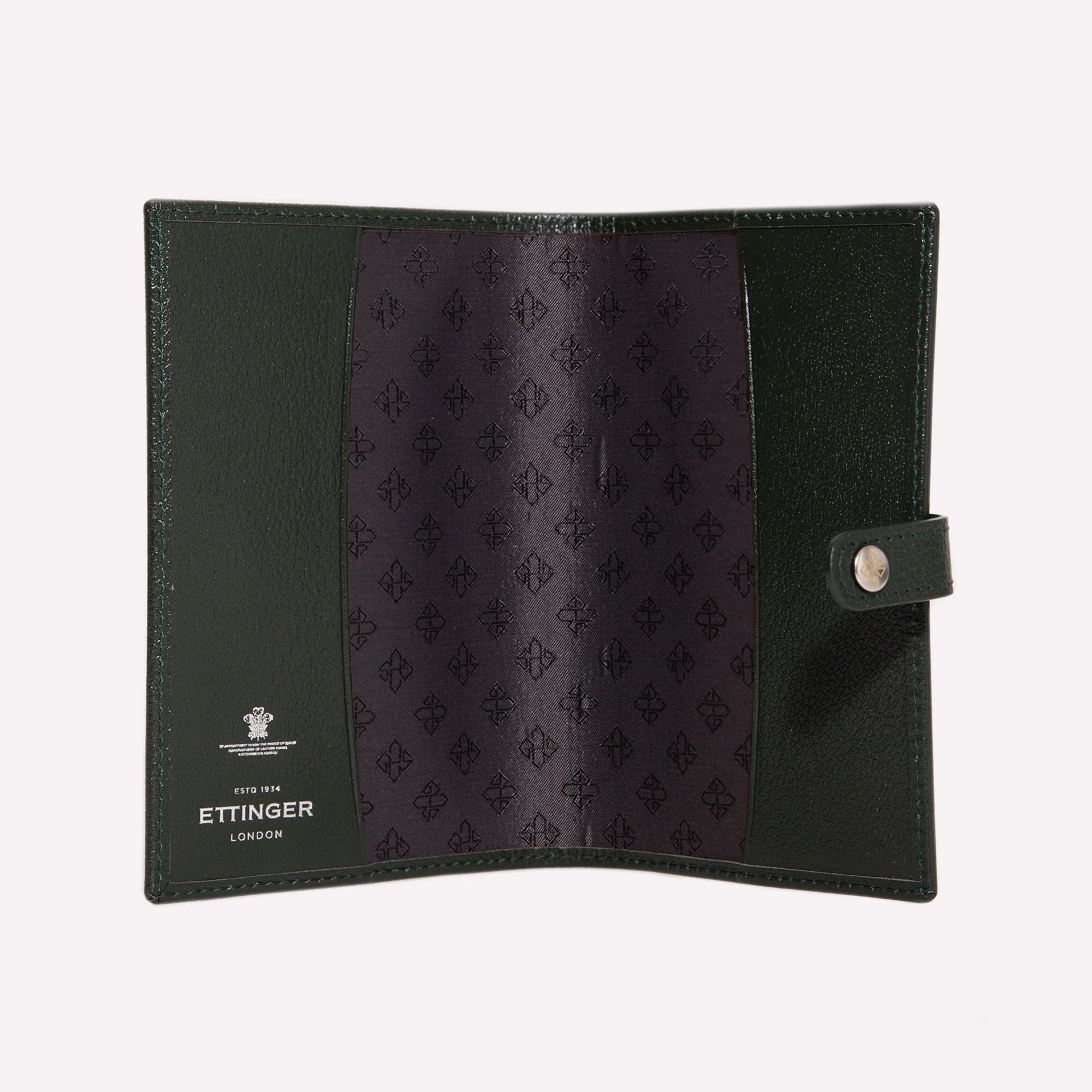 Capra AirTag Passport Case - Image 9