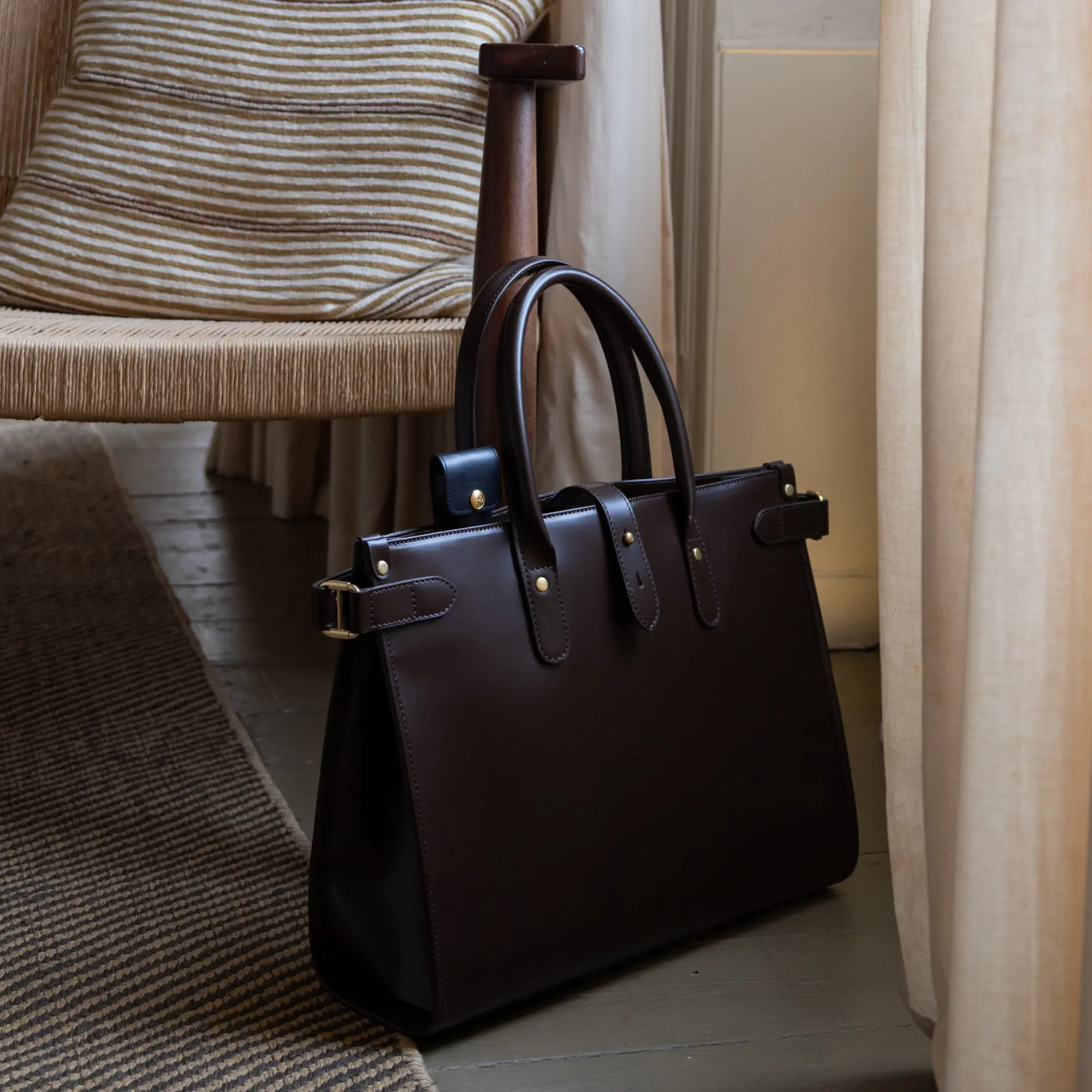 Chelsea Leather Tote - Image 5